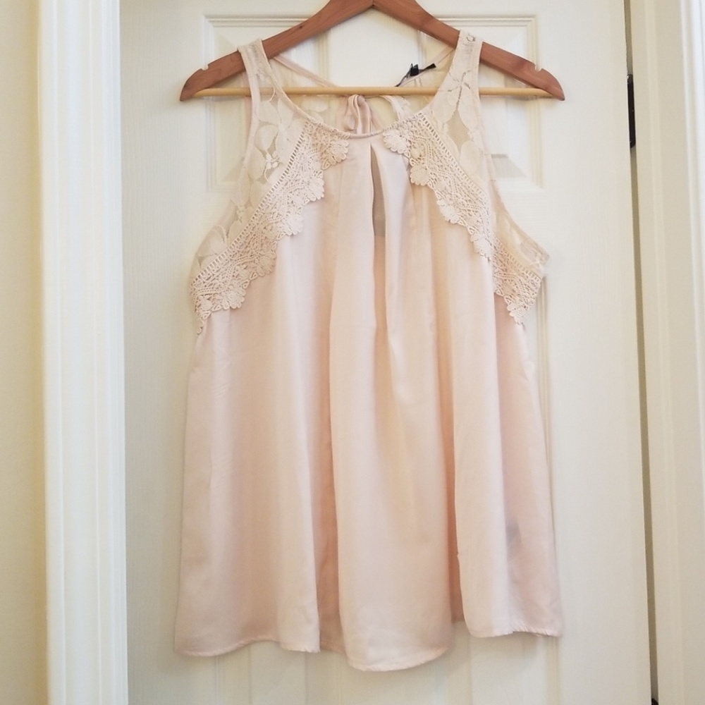 NWT Lacy Champagne Sleeveless Blouse - L